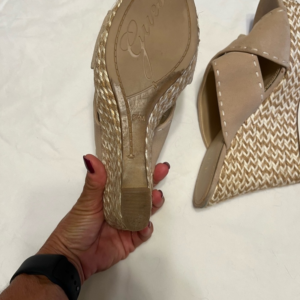 GUESS platform sandals. - Picture 4 of 4